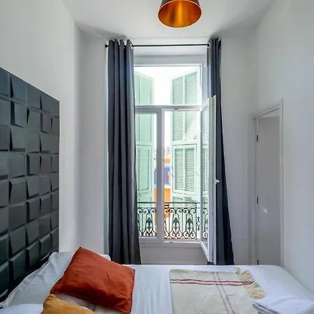 301a Charming 2 Refurbished Super Center Апартаменты *